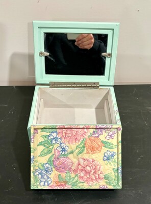 Light Green Floral Painted Vintage Jewelry Box - image4
